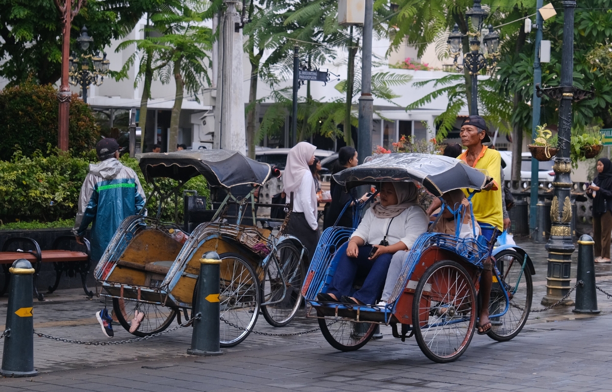 泗水市區巡禮~搭乘傳統復古三輪車（Becak）漫遊老城區